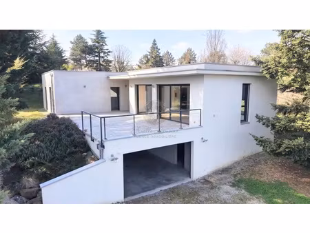 maison d'architecte avec 135 m2 habitables et 50 m2 suppléme