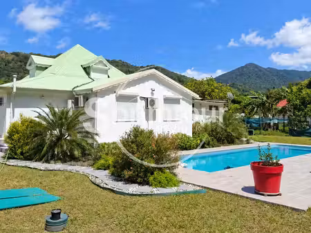 pointe-noire villa de 150 m2 avec piscine au sel & jacuzzi