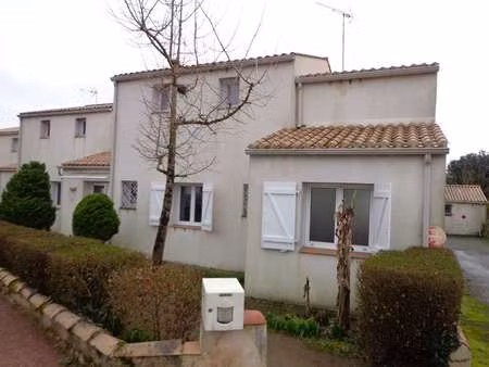 location bureaux et commerces à challans (85300) : à louer / 97m² challans