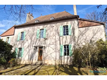 proche de buxy : maison de caractère avec parc.