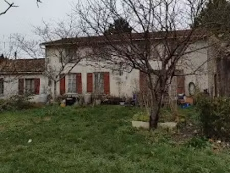 vente maison 8 pièces 200 m² à saint-bonnet-sur-gironde (17150)  60 000 €
