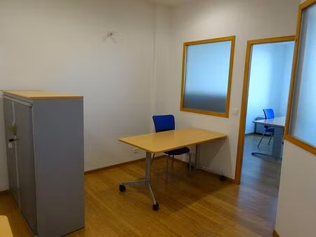 location bureau archamps 42 m²