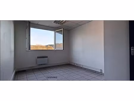 location bureau 5 pièces 83 m² à digne-les-bains (04000)