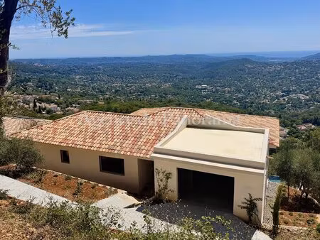 vue panoramique a 180 degres pour cette magnifique propriete