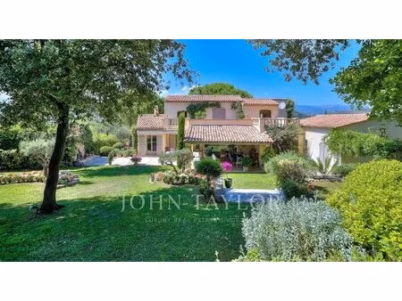 biot -charmante villa en position dominante avec jardin exceptionnel et piscine