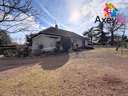 a vendre - commelle-vernay - maison avec sous-sol semi-enterré  deux garages et grand terr