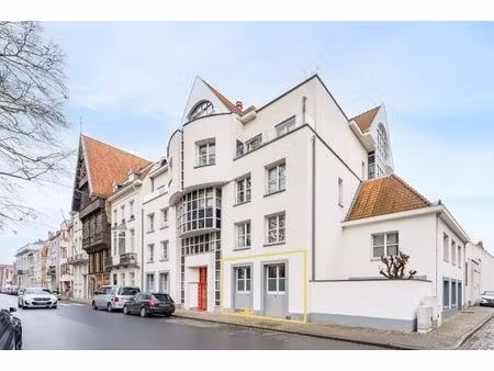 subliem gelijkvloers appartement aan het koningin astridpark in hartje brugge
