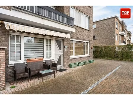 gelijkvloers 2-slaapkamer appartemen met garage.