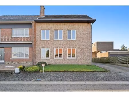 te koop: ruime halfopen bebouwing met 3 slaapkamers op 6a in rijkel!