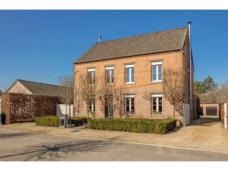 een thuis vol sfeer met 5 slpks en een mooie tuin!