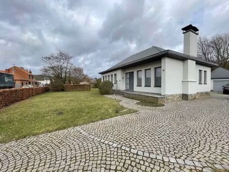 charmante woning met grote tuin