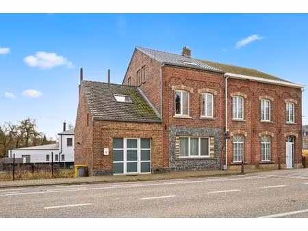 goed gelegen halfopen woning met 3 (of 4) slaapkamers  2 badkamers en tuin