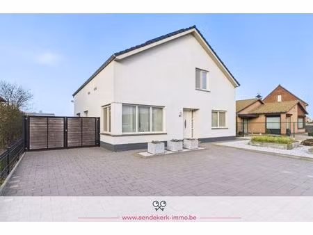 ruime gezinswoning met 6 slaapkamers en tuin met zwembad in kessenich