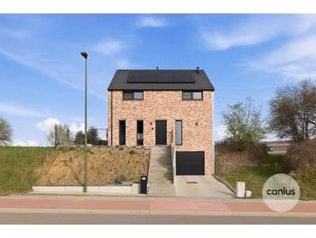 stijlvolle  energiezuinige woning met lift  3 slaapkamers en prachtige tuin nabij centrum 