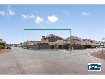 gezinswoning met 5 slaapkamers  epc label c en ruime tuin in het rustige proosterbos!