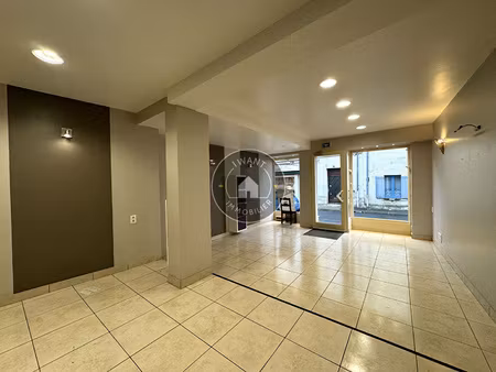 local commercial 70m2 gennes