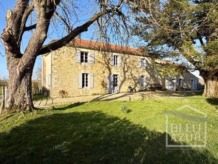 maison de luxe à vendre à thiré : 718 500 €