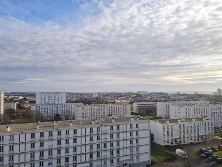 appartement 3 chambres très bon état vue sur la ville