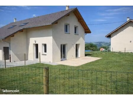 maison récente 4 chambres avec jardin et garage  au calme