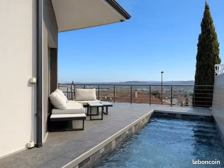 villa 7 pièces 222 m²