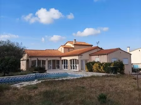 au calme villa avec vue sur plus de 1700m avec piscine studio