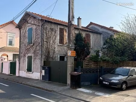 maison de ville à rafraîchir