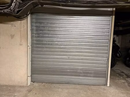 parking ?️ triangle d’or ( box )