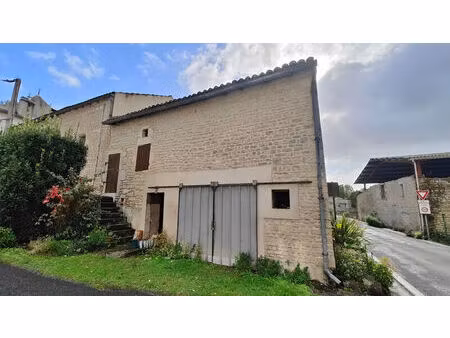 vente immeuble 87 m² vouharte (16330)
