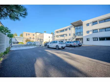 location bureau 4 pièces 97 m² à la rochelle (17000)