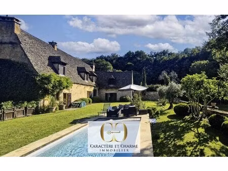 sarlat: propriété xviie siècle. ancienne résidence d'été des évêques de sarlat....