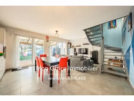référence : 6466-pel - maison récente 4 pièces avec jardin  piscine et pergola – quartier.