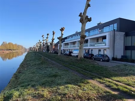 nieuwbouw dakappartement met zicht op de vaart