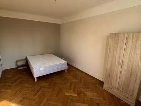 location appartement 4 pièces 84 m² à vénissieux (69200)