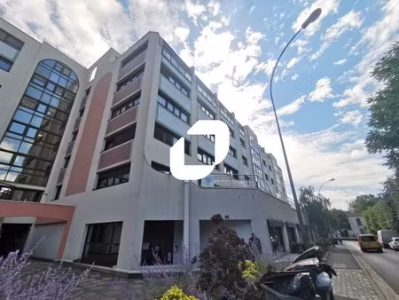 a louer  bureaux erpeables au pied du rer c