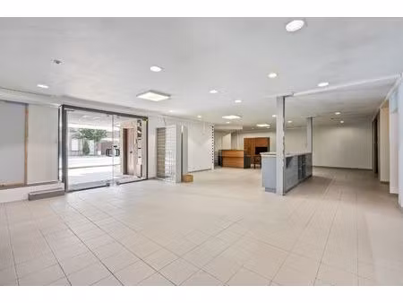 handelsruimte (260m²) op commerciële toplocatie.