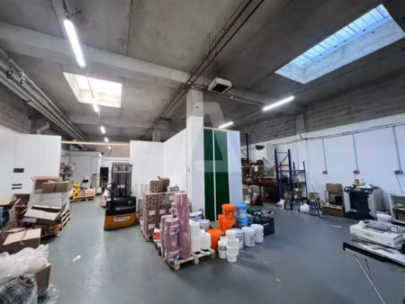 a louer : locaux d'activités / stockage / entrepôts divisibles de 410m² m² dans un parc d'