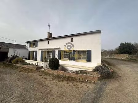 vente maison à airvault (79600) : à vendre / 163m² airvault