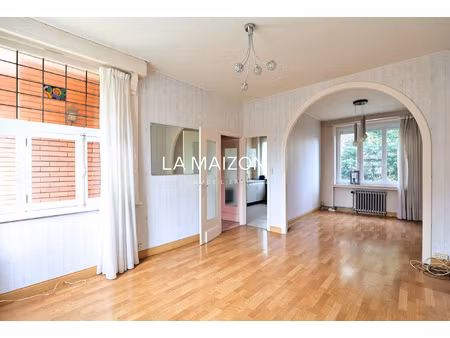 maison à fort potentiel - 3 chambres  garage et cour