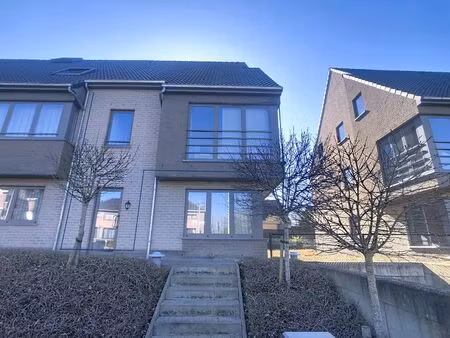 duplex met 2 ruime slaapkamers  terras en garage