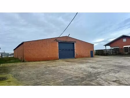 ruime loods met kantoor en buitenterrein te ieper
