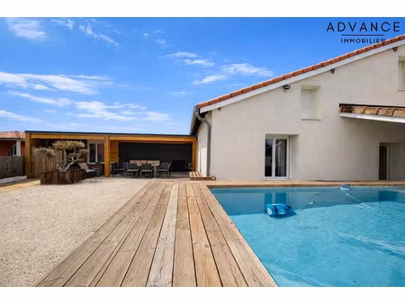 vente maison 5 pièces 198 m² à la ville-dieu-du-temple (82290)  344 500 €