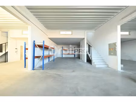 local d'activité a louer