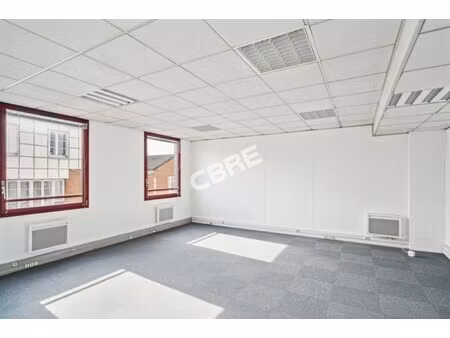 location local professionnel 135m² montigny le bretonneux 78180