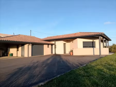 vente maison 5 pièces 137 m² à auch (32000)  405 000 €