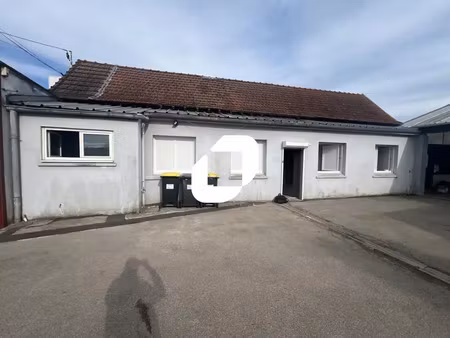 a louer  locaux refaits a neuf idealement situes