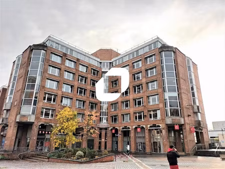 a louer  au pied du centre commercial v2