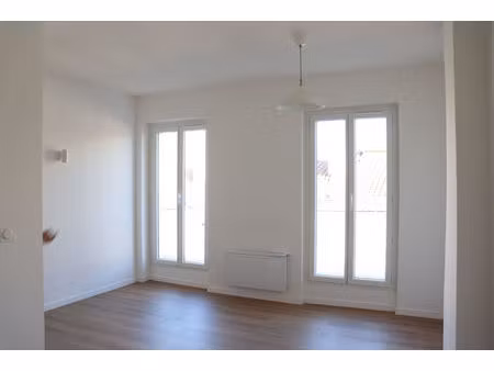location appartement 2 pièces 31m2 marseille 2eme (13002) - 636 € - surface privée
