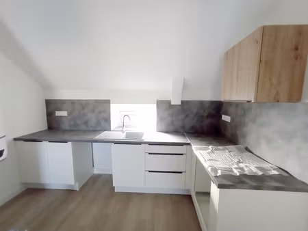 appartement à louer au premier étage à maen roch avec far im