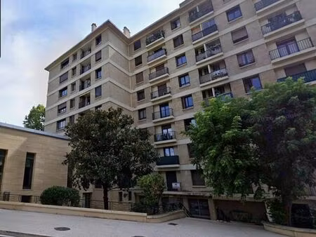 location local commercial 45m2 aix-en-provence 13100 - 888 € - surface privée