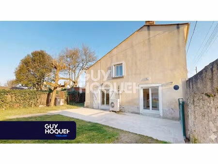 maison en pierre avec jardin au calme